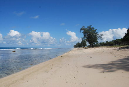 Playa desierta en el lado de Taci Mane, Lore I